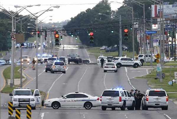 Usa, spari contro la polizia a Baton Rouge: uccisi 3 agenti. Obama: "Sarà fatta giustizia"