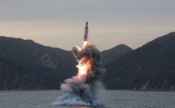 Corea del Nord, nuove minacce: lanciato missile balistico da sottomarino