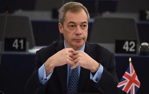 Gb, Nigel Farage si dimette da leader del partito Ukip: "Il mio obiettivo era la Brexit"