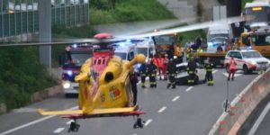 Maxi-incidente sull'A4 tra 7 auto: morti 2 amici in viaggio per tifare l'Italia del basket