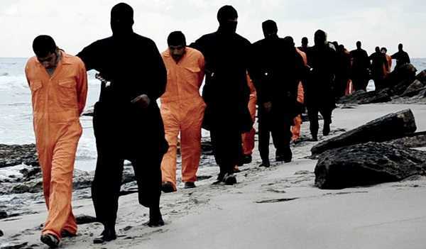 Isis, decapitati 4 calciatori accusati di spionaggio: familiari obbligati ad assistere