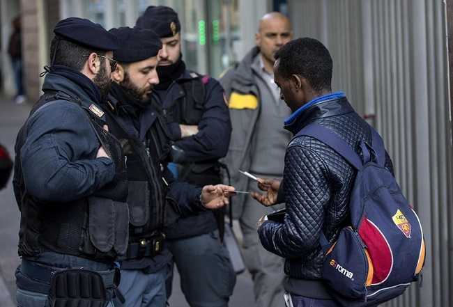 Bari, truffa migranti all'Inps: ricevevano dall'estero assegni sociali come residenti italiani