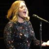 Adele annulla concerto a Phoenix per influenza: pubblica video commovente senza trucco