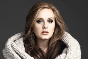 Adele, imbarazzo mentre fa shopping: "Mi hanno rifiutato la carta di credito"