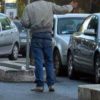 Roma, intervista al parcheggiatore abusivo che guadagna fino a 100 euro al giorno