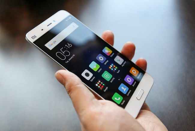 Gli italiani scelgono lo smartphone come strumento tecnologico preferito