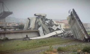 Tragedia a Genova, crolla il ponte Morandi: si parla di oltre 30 morti