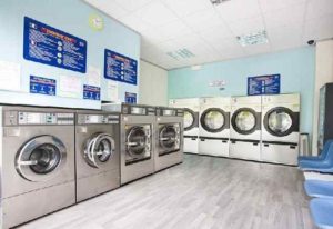 Quali qualifiche e quali requisiti professionali servono per aprire una lavanderia self-service?